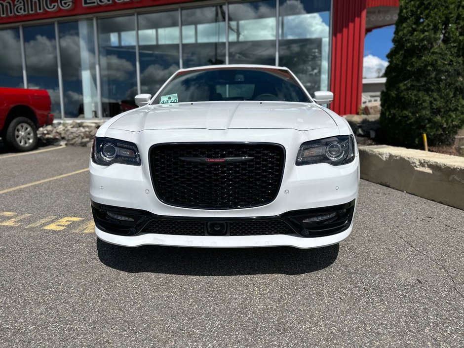 2023 Chrysler 300 S RWD-11