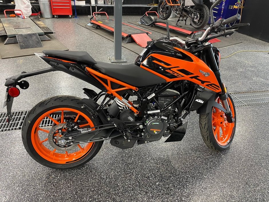 KTM DUKE 200  2022