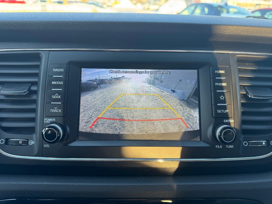 2019 Kia SEDONA LX | CLEAN CARFAX | 8 SEATS | TWO SETS OF TIRES ON RIMS | APPLE CARPLAY AND ANDROID AUTO |