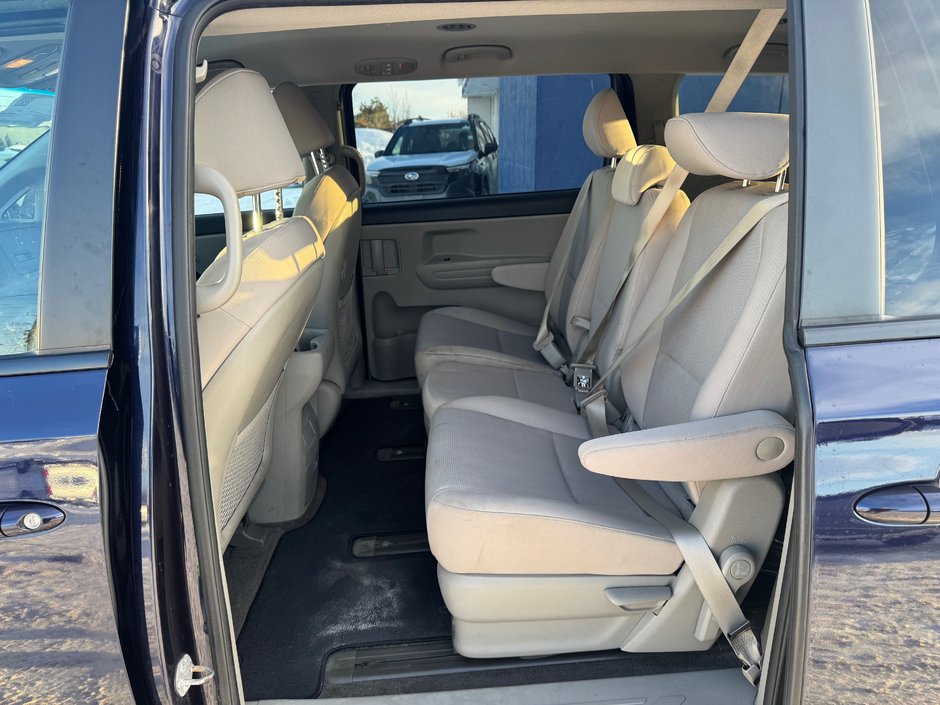 2019 Kia SEDONA LX | CLEAN CARFAX | 8 SEATS | TWO SETS OF TIRES ON RIMS | APPLE CARPLAY AND ANDROID AUTO |