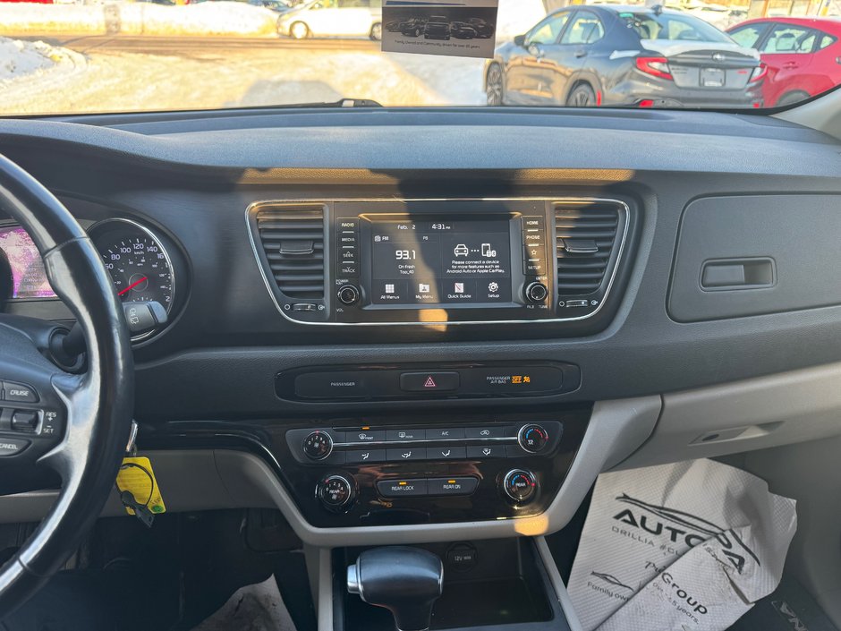 2019 Kia SEDONA LX | CLEAN CARFAX | 8 SEATS | TWO SETS OF TIRES ON RIMS | APPLE CARPLAY AND ANDROID AUTO |