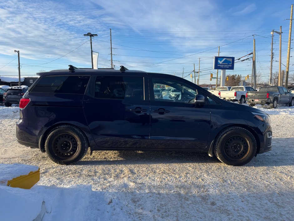 2019 Kia SEDONA LX | CLEAN CARFAX | 8 SEATS | TWO SETS OF TIRES ON RIMS | APPLE CARPLAY AND ANDROID AUTO |