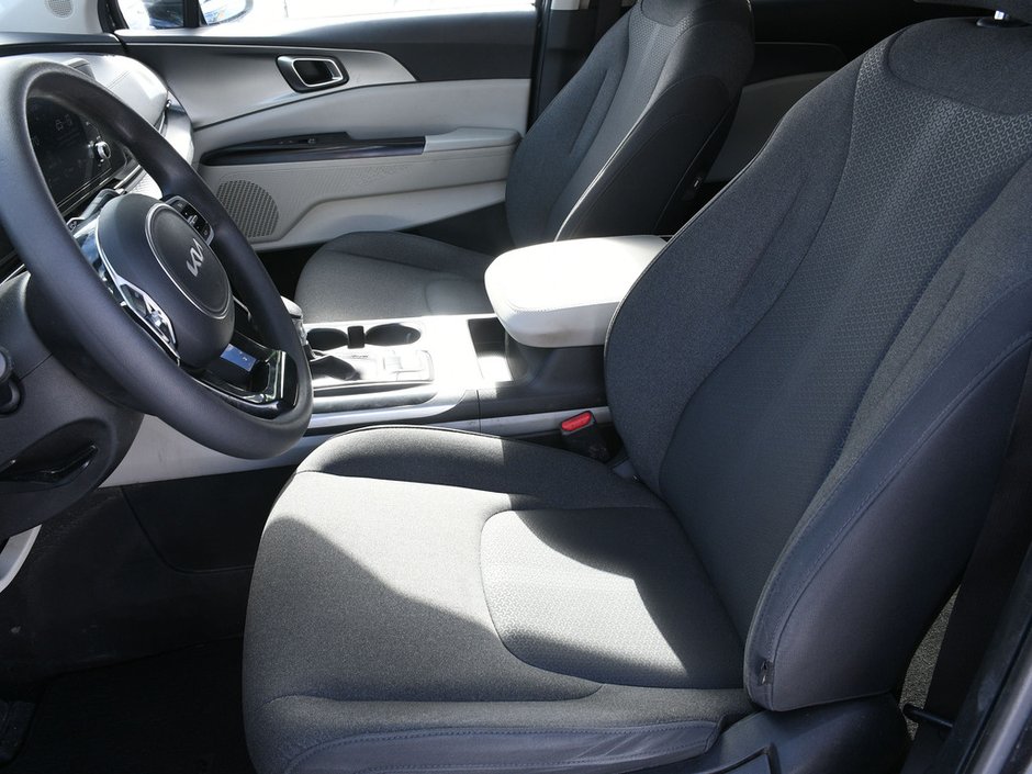 2023 Kia Carnival LX-10