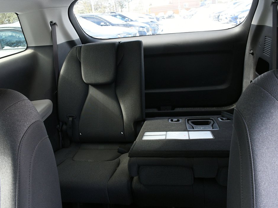 2023 Kia Carnival LX-12