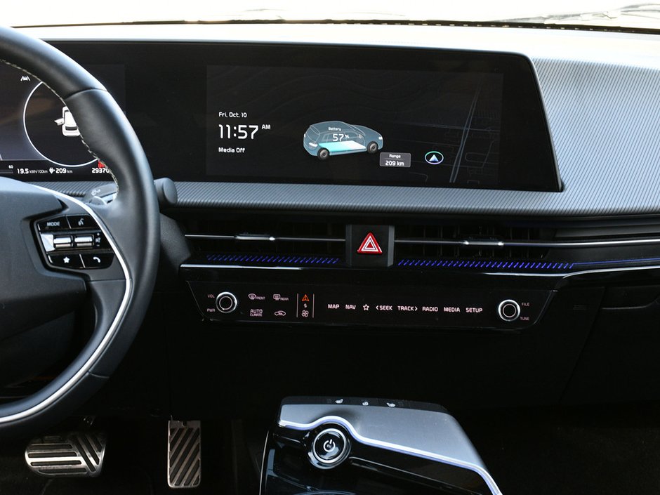 2024 Kia EV6 Land w/GT-Line Pkg 1 CPO | NAVI | Blindspot Monitor | Handsfree Liftgate | Memory Seat | Heated Steering Wheel