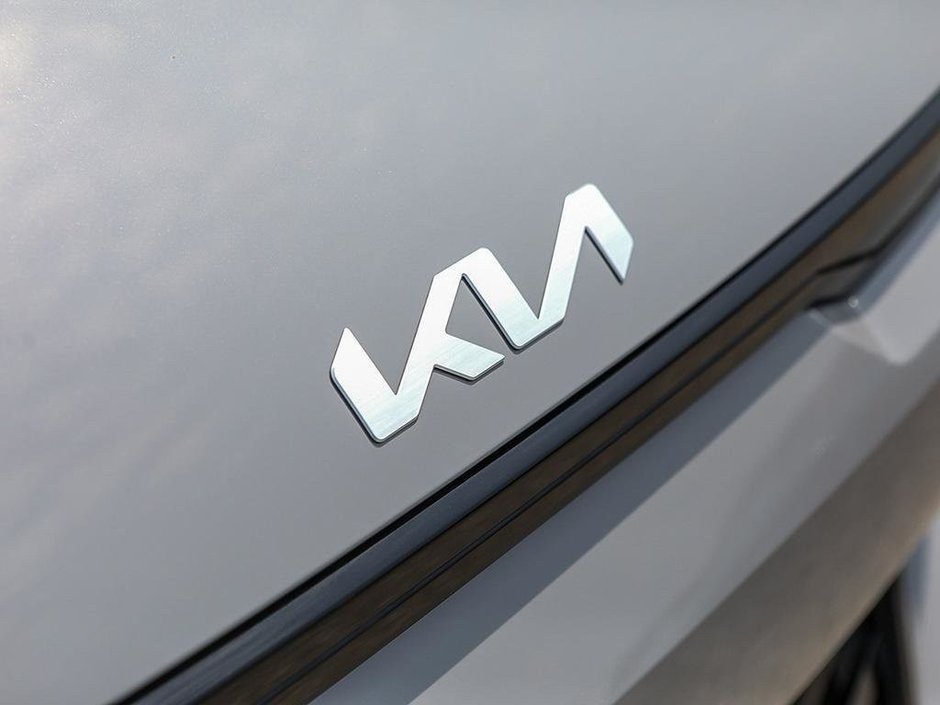 2025 Kia EV6 Land AWD w/ Premium Pkg-7