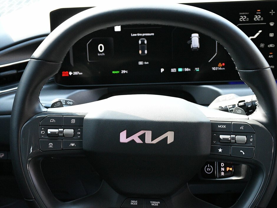 2024 Kia EV9 Land w/Premium Package CPO | NAVI | Blind Spot Monitor | Power Liftgate | 3rd Row | Moonroof