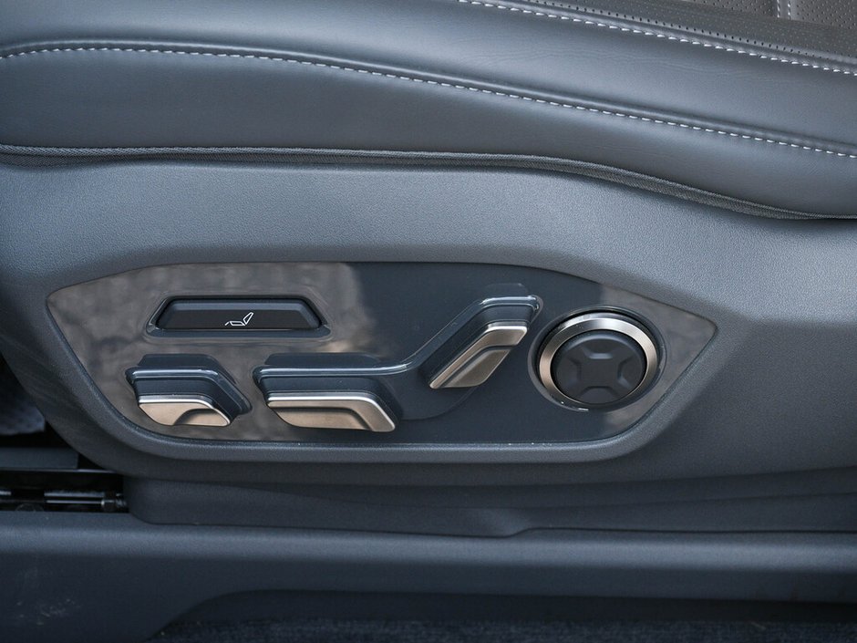 2024 Kia EV9 Land w/Premium Package CPO | NAVI | Blind Spot Monitor | Power Liftgate | 3rd Row | Moonroof