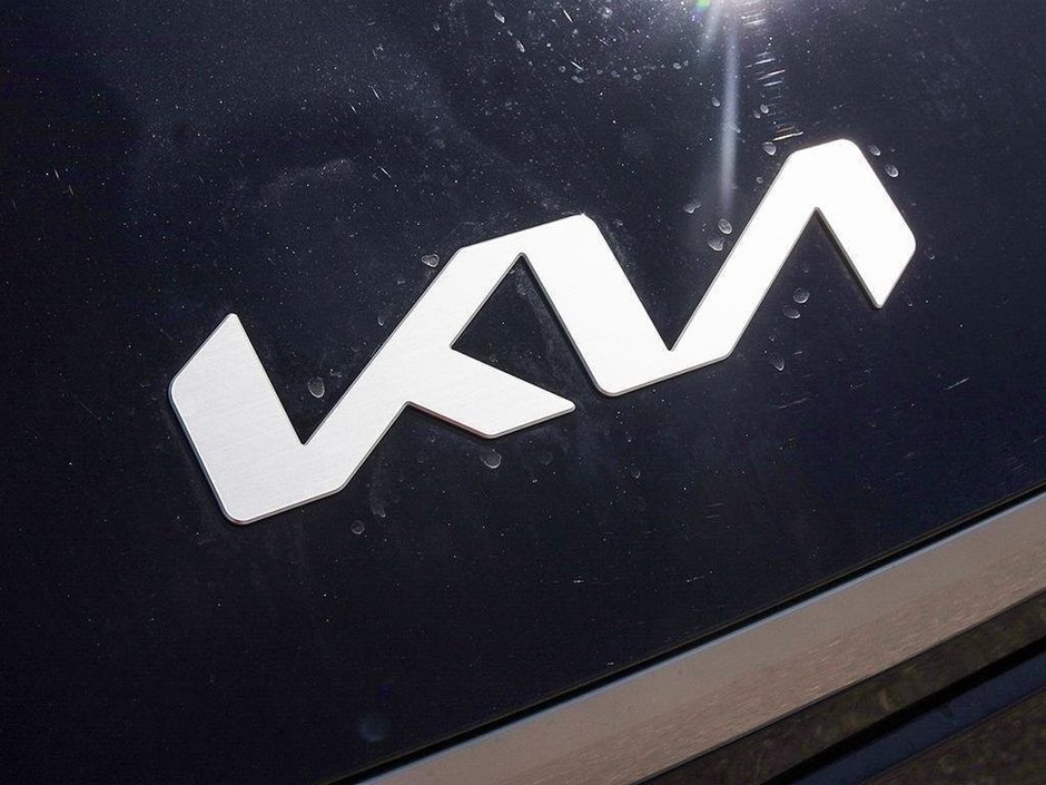 2026 Kia EV9 Land AWD w/ Premium Package-11