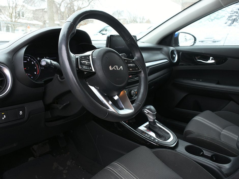 2022 Kia Forte EX-11