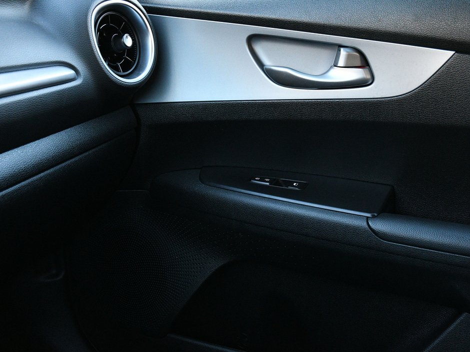 2023 Kia Forte LX-18