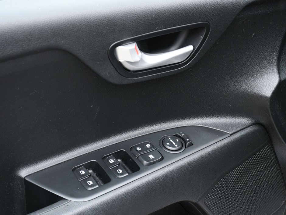 2023 Kia Rio 5-door LX+ Certified| Low Mileage| | Apple Carplay | Android Auto | Backup Camera