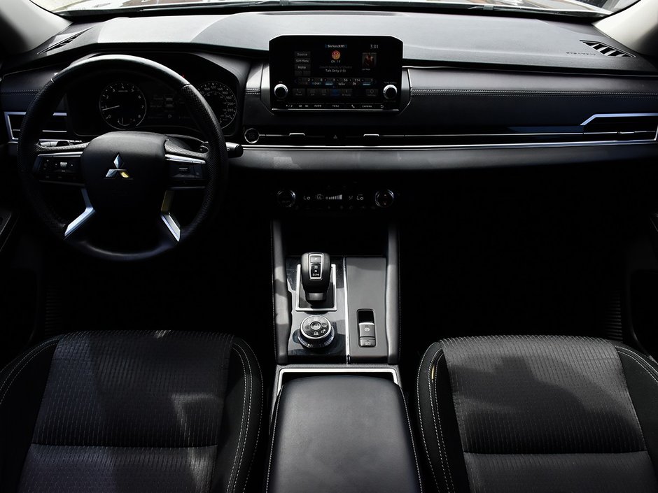 2023 Mitsubishi Outlander LE