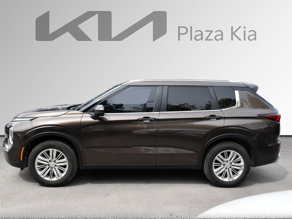 2023 Mitsubishi Outlander LE