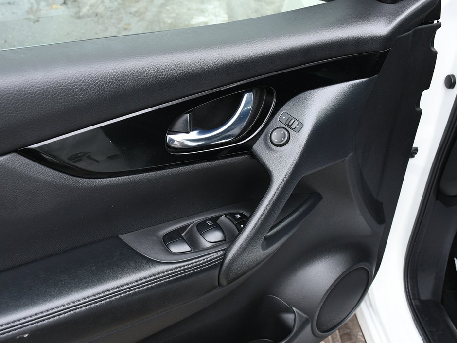 2020 Nissan Qashqai SV CLEAN CARFAX| ONE OWNER| ONTARIO VEHICLE | INTELLIGENT EMERGENCY BRAKING | FORWARD COLLISION WARNING