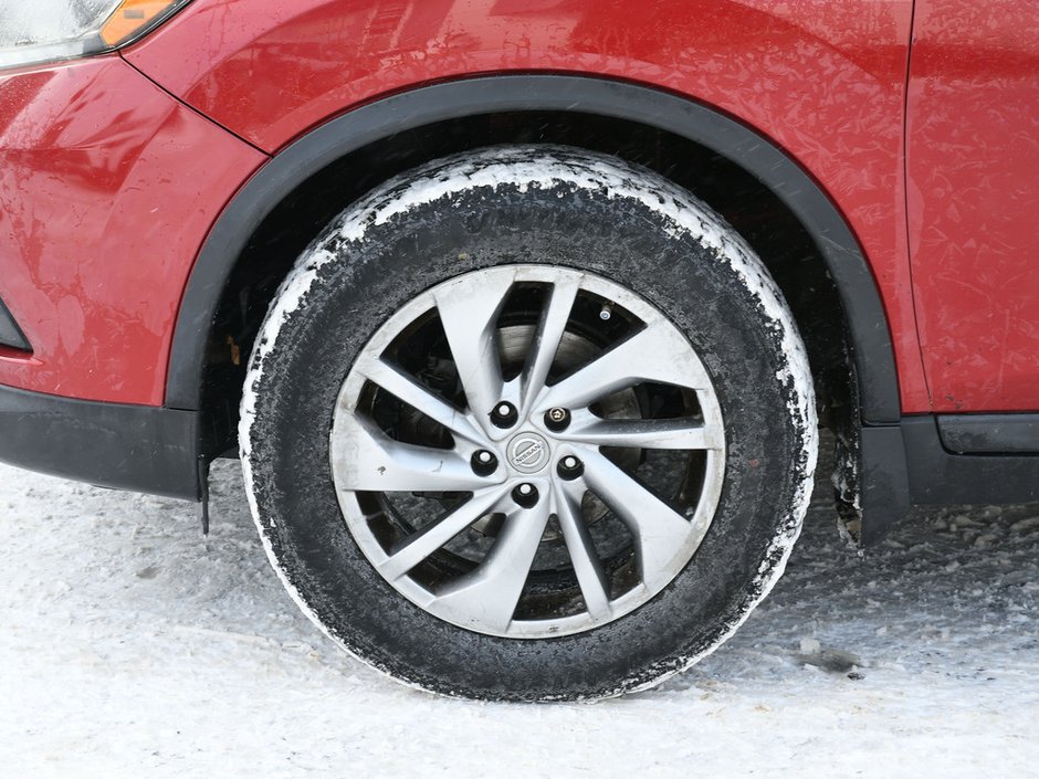 2015 Nissan Rogue SL Certified | Backup Camera | Heated/Power Mirrors | Moonroof