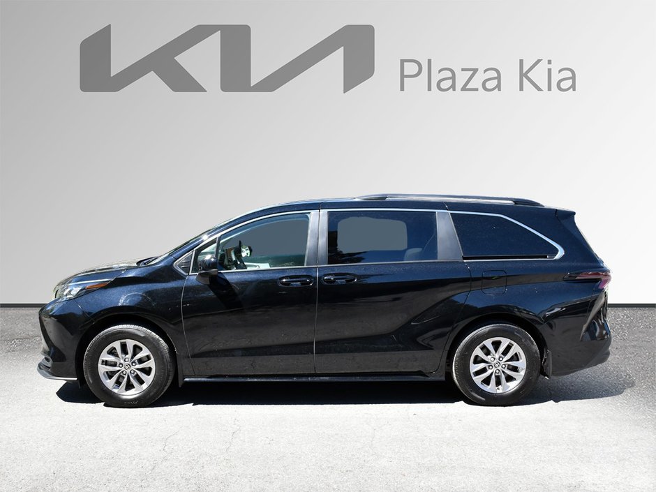 2025 Toyota Sienna LE