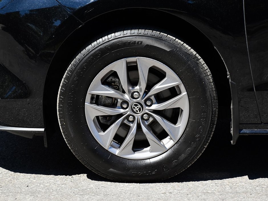 2025 Toyota Sienna LE