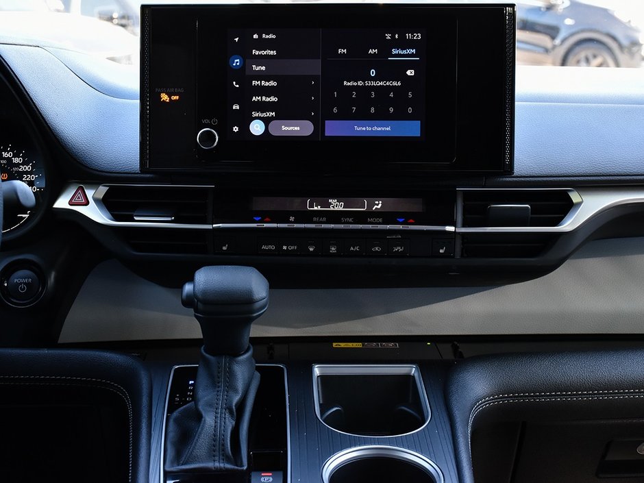 2025 Toyota Sienna LE