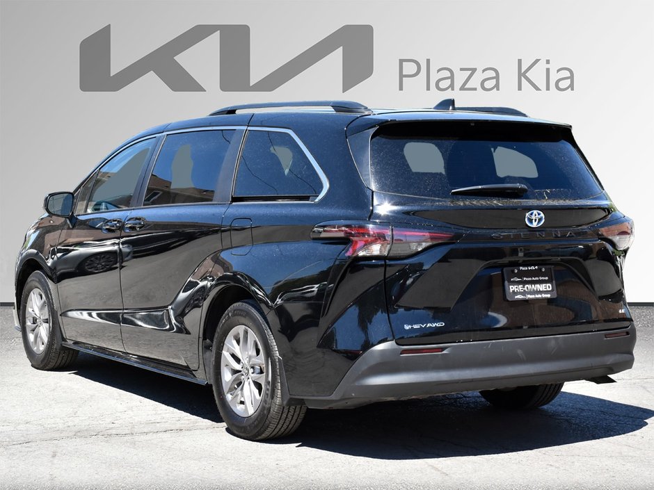 2025 Toyota Sienna LE
