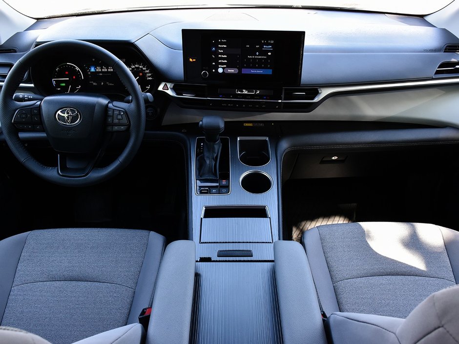 2025 Toyota Sienna LE