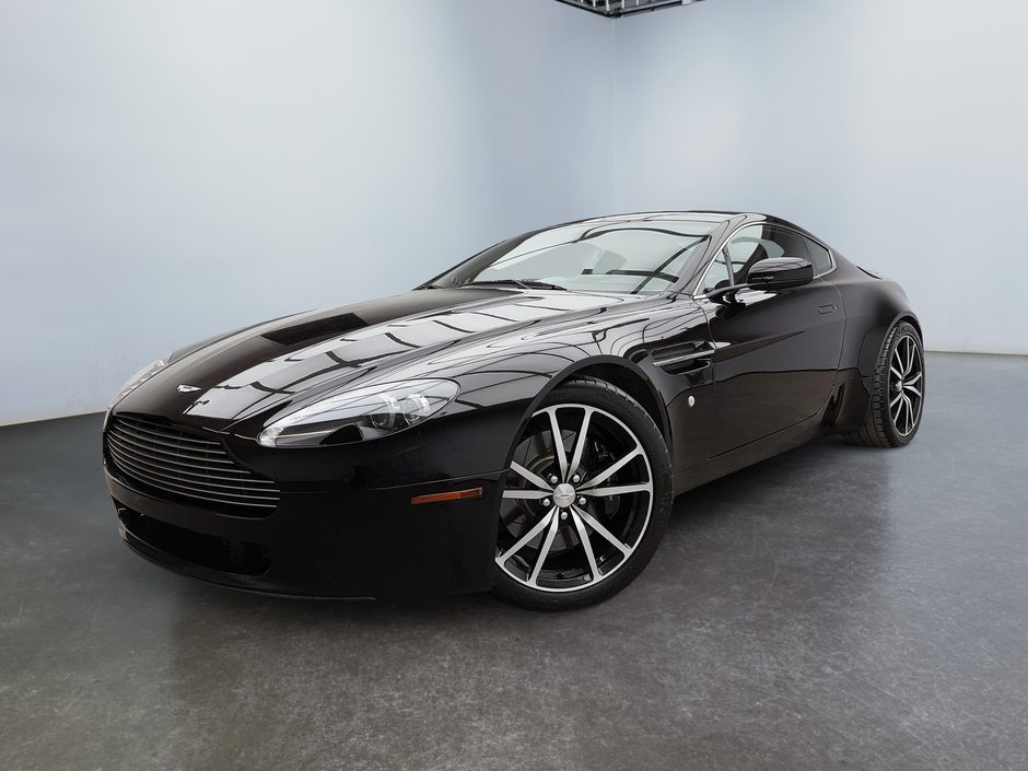 Aston Martin Vantage Manual Black Cherry metallic 2006 à Laval, Québec
