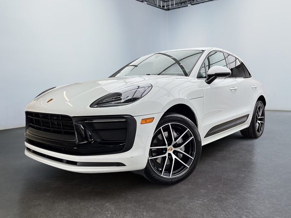 2023  Macan Premium Package Plus in Laval, Quebec