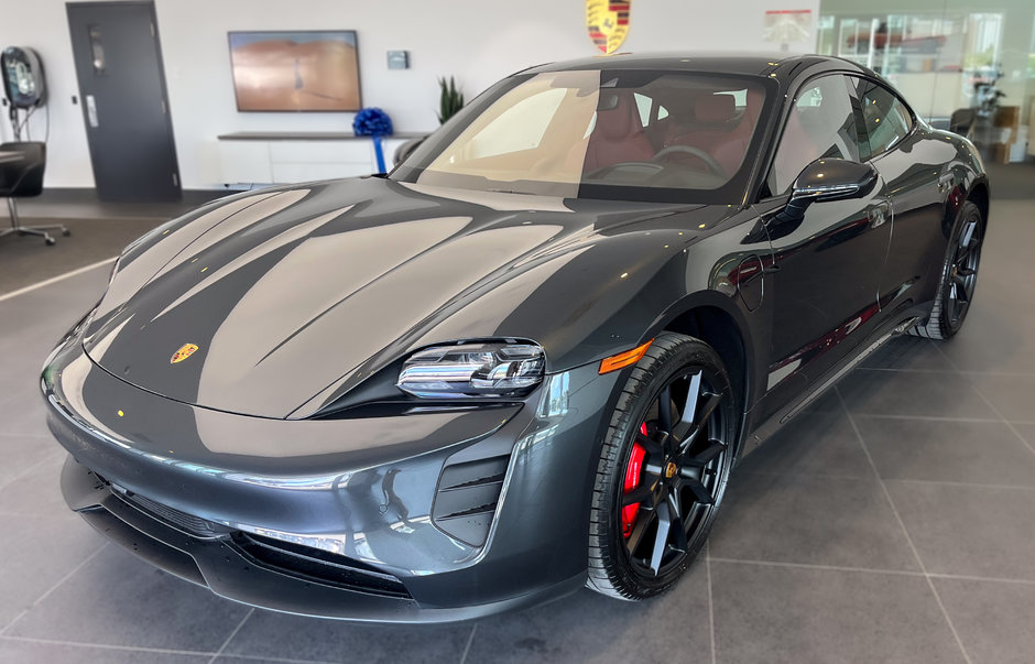 2023  Taycan GTS  Technology Package in Laval, Quebec