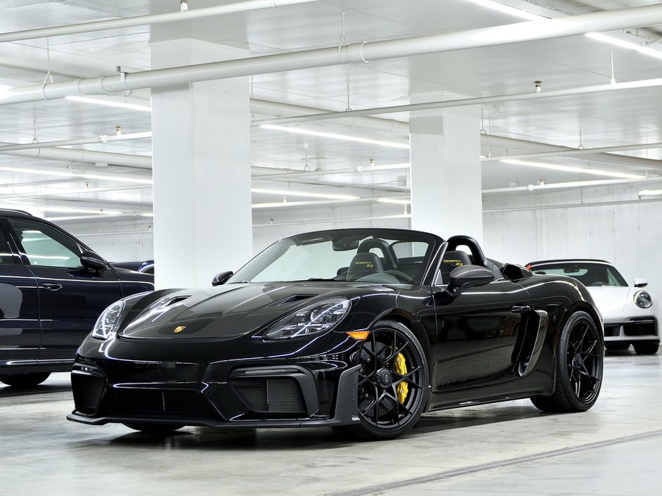 Porsche 718 Spyder Weissach Package / PCCBs / BOSE / 18 ways seats 2025 à Laval, Québec