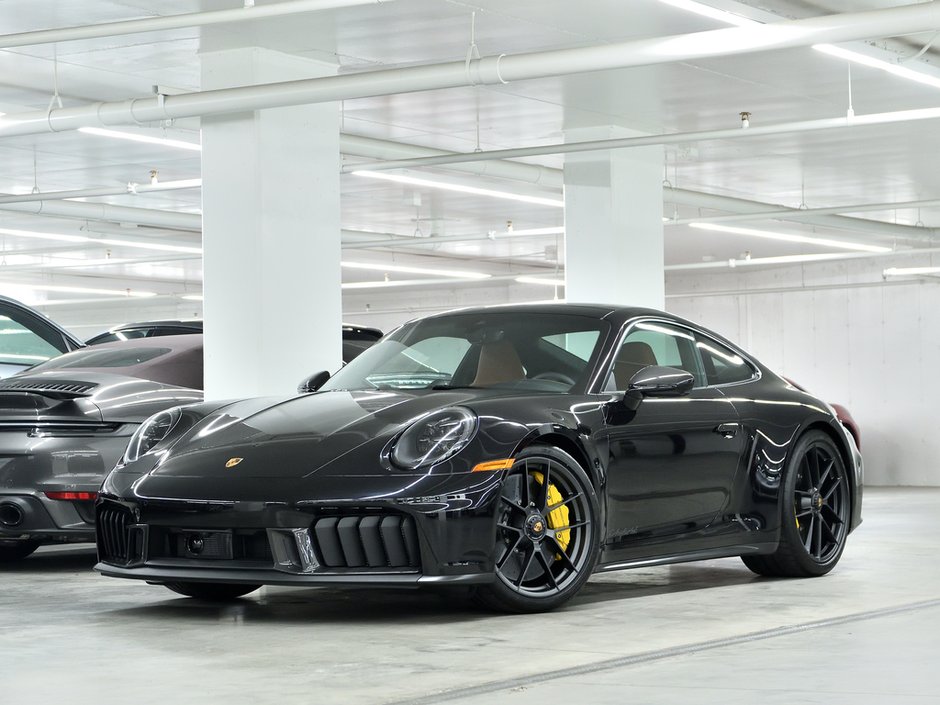 2025 Porsche 911 Carrera GTS Coupe / PCCBs / Front Axle / Premium in Laval, Quebec