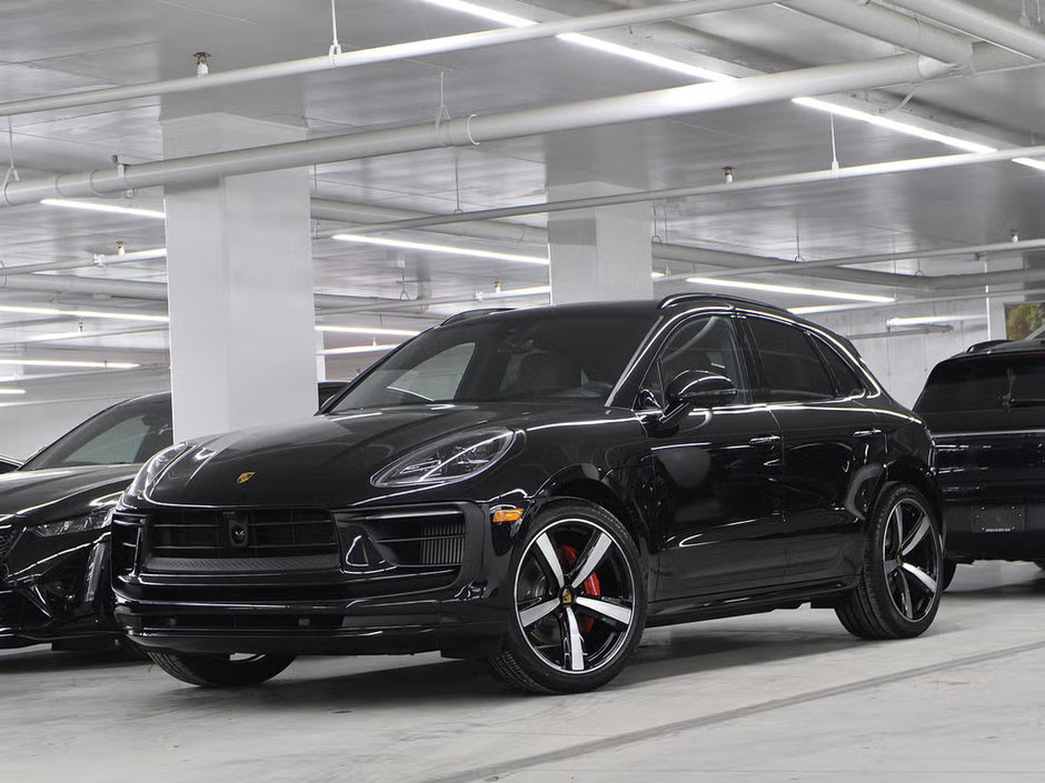 2024 Porsche Macan S AWD / Air Suspension / Sport Exhaust / Hitch in Laval, Quebec