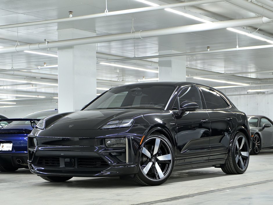 2025 Porsche Macan Turbo / Premium Pack / Sport Chrono / Rear Axle in Laval, Quebec