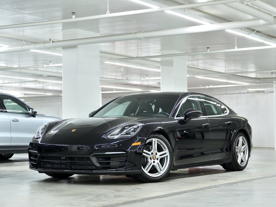 2023 Porsche Panamera AWD / Premium Package / Air Suspension / Rear Axle in Laval, Quebec