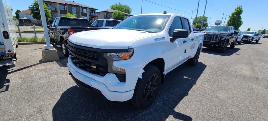 2024  Silverado 1500 Custom in Saint-Jean-Sur-Richelieu, Quebec - w940px