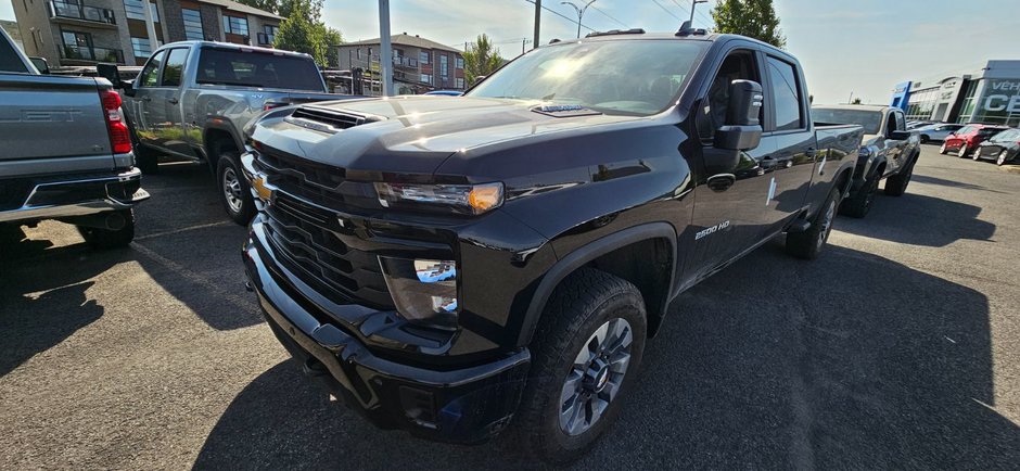 SILVERADO 2500 HD CUSTOM 2025 à Saint-Jean-Sur-Richelieu, Québec - w940px