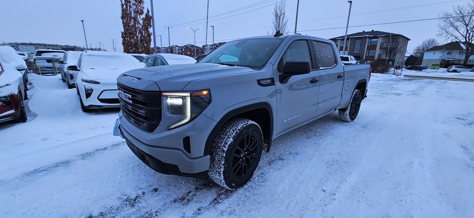 2025 GMC Sierra 1500 PRO in Saint-Jean-Sur-Richelieu, Quebec - w940px