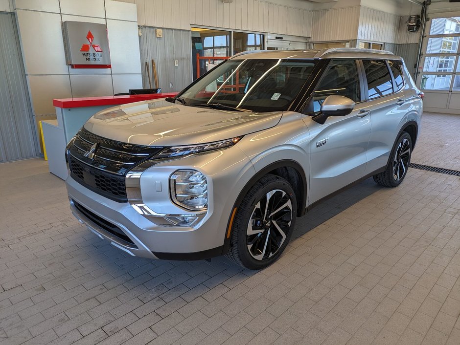 Outlander Plug-In Hybrid SEL 2024 à Gatineau, Québec