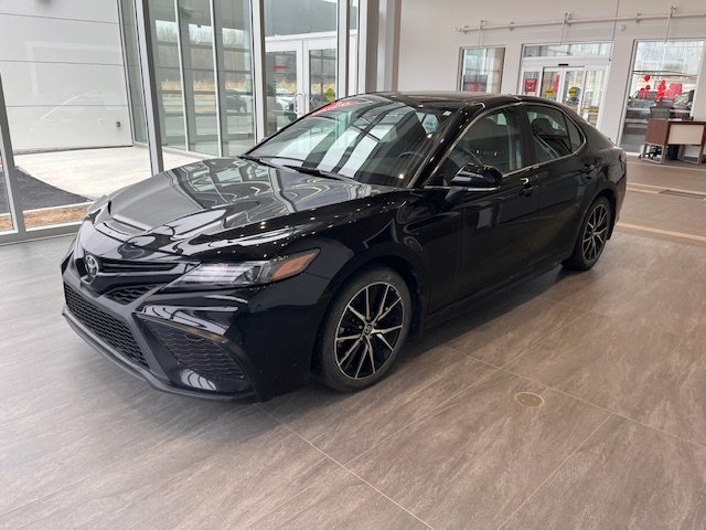 Toyota Camry SE 2023 à Rivière-du-Loup, Québec