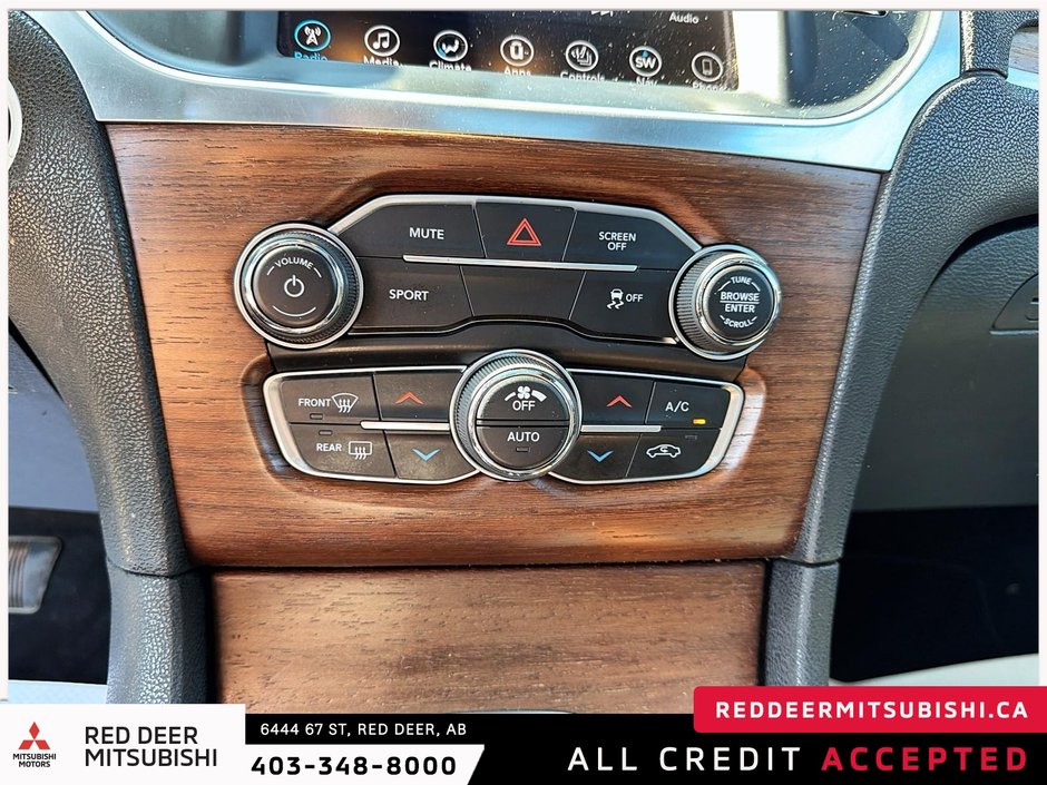 2017 Chrysler 300 C Platinum-17