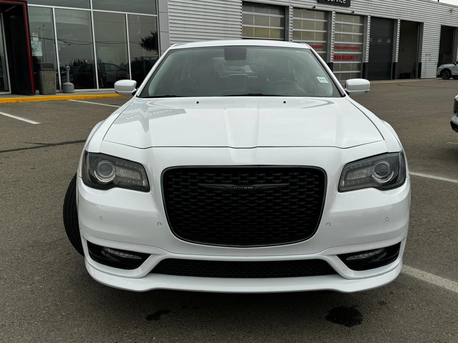 2022 Chrysler 300 Touring-1