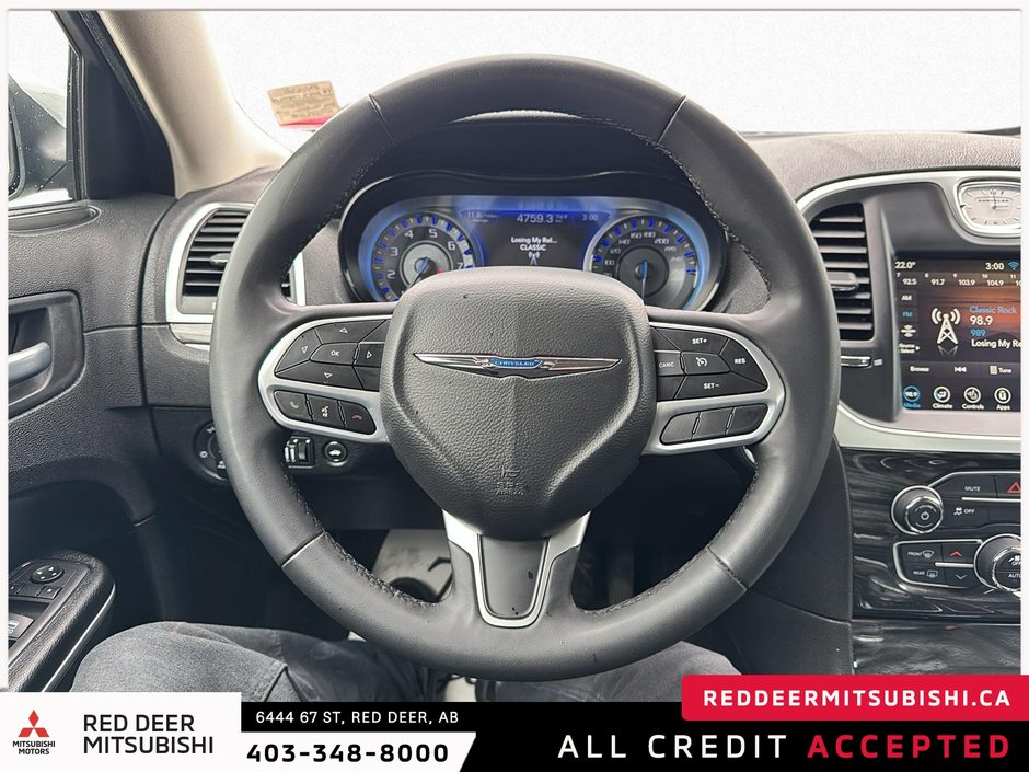 2022 Chrysler 300 Touring-10