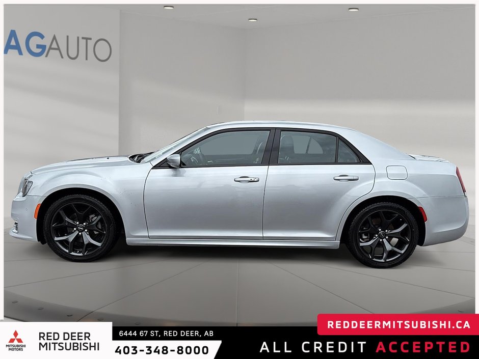 2022 Chrysler 300 Touring-4