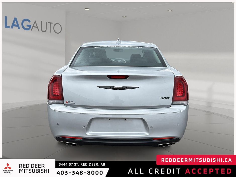 2022 Chrysler 300 Touring-2