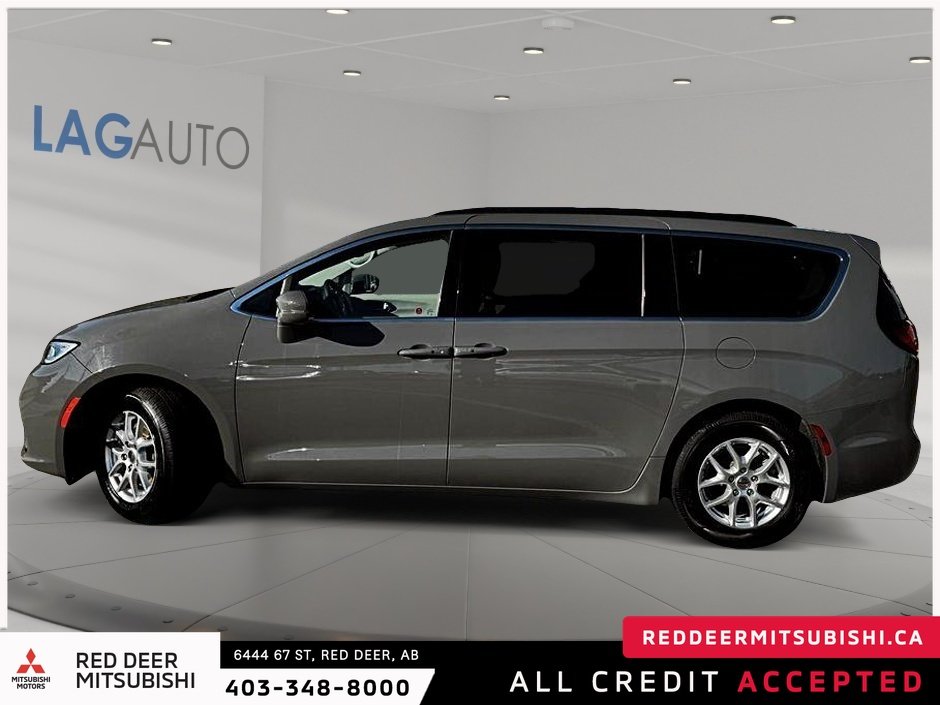 2022 Chrysler Pacifica Touring L-2