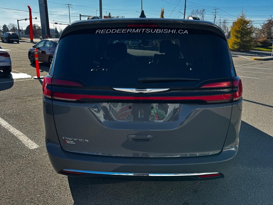 2022 Chrysler Pacifica Touring L-3