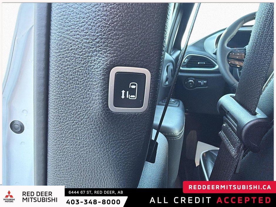 2025 Chrysler Pacifica Limited-12