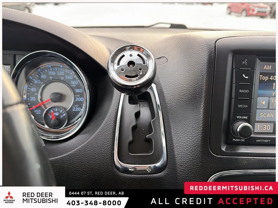 2016 Chrysler Town & Country Touring-L-20