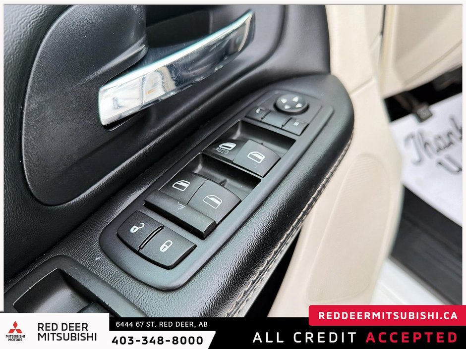 2016 Chrysler Town & Country Touring-L-13