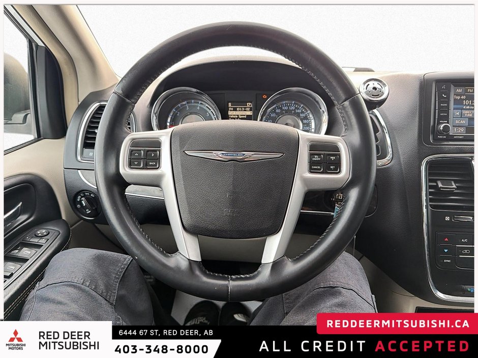 2016 Chrysler Town & Country Touring-L-15