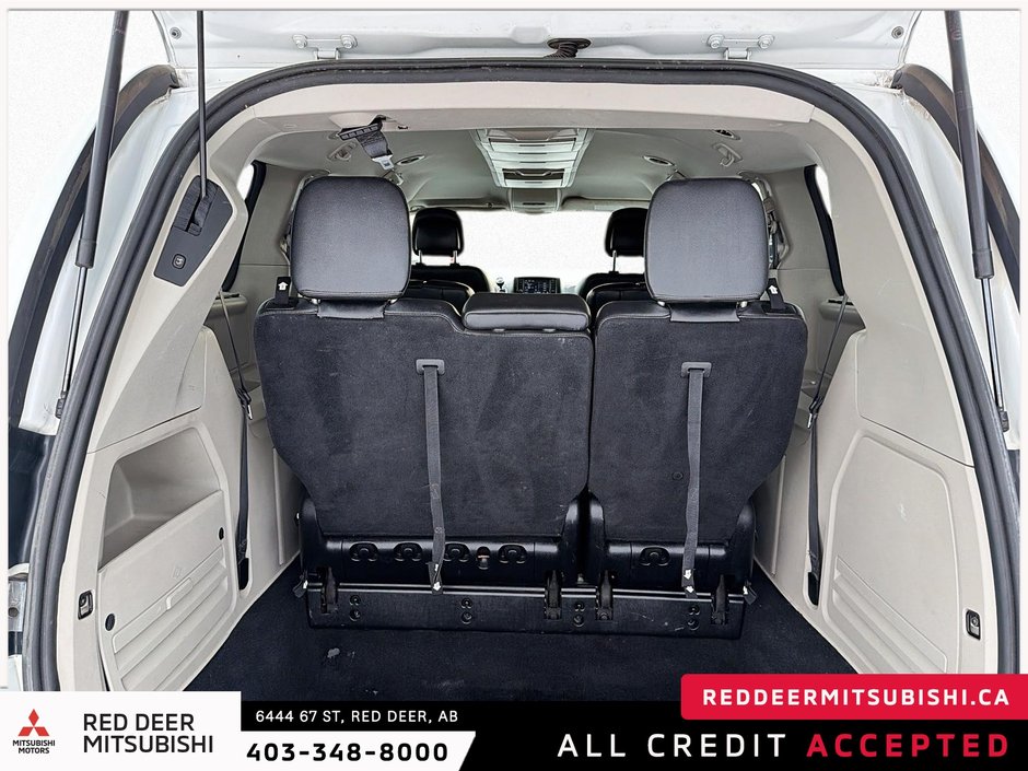 2016 Chrysler Town & Country Touring-L-5